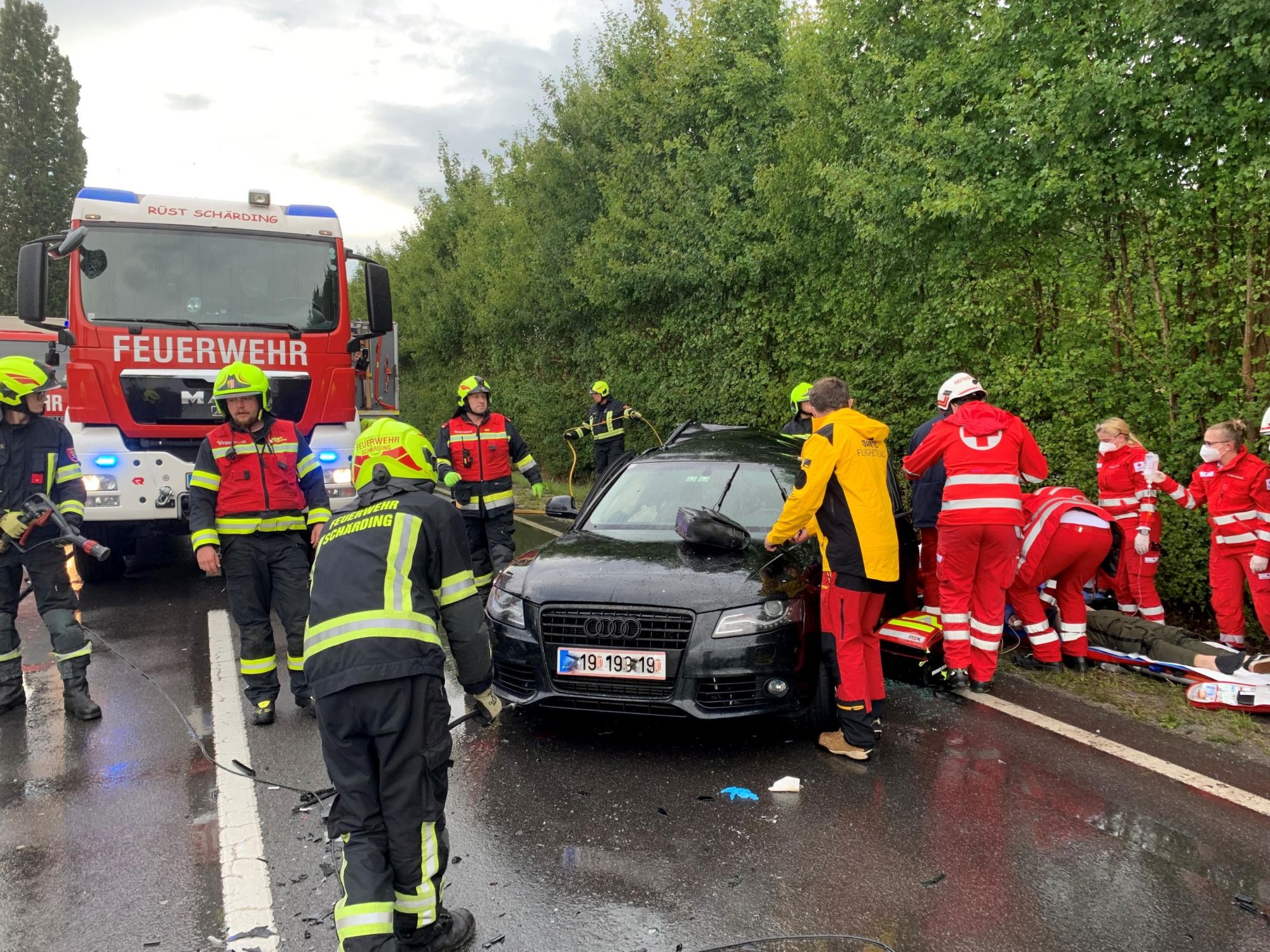 Scharding Missglucktes Uberholmanover Ein Schwerverletzter Verkehrsunfall Mit Eingeklemmter Person Regionews At